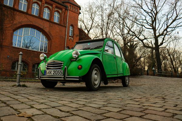 Your Ultimate Guide to Hiring a Classic 2CV in Paris